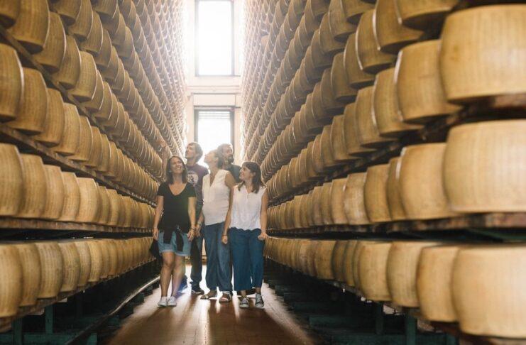 Parmigiano Reggiano: a Cibus 2021 presentato il Festival dei Caseifici Aperti