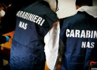 Sequestrate 20 tonnellate di prosciutti conservati tra sporcizia e ruggine