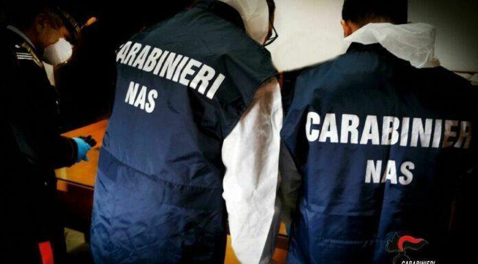 Sequestrate 20 tonnellate di prosciutti conservati tra sporcizia e ruggine