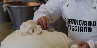 Parmigiano Reggiano: Il Consorzio, p-Chip Corporation e Kaasmerk Matec lanciano una nuova tecnologia digitale innovativa per il tracciamento e la sicurezza alimentare