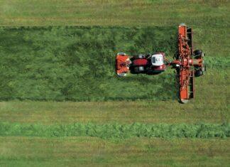 Falcia condizionatrice con raggruppatore d’andana Kuhn FC 13640 RA (Video)