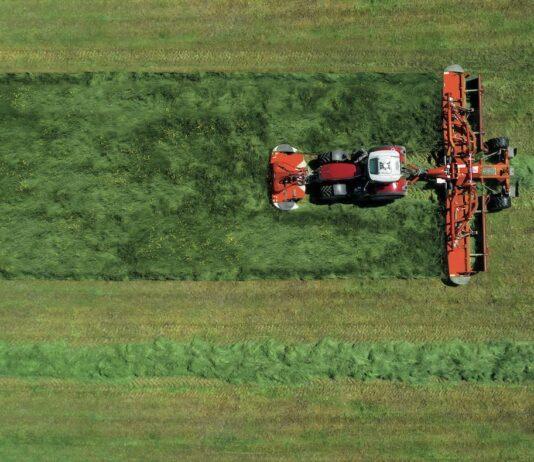 Falcia condizionatrice con raggruppatore d’andana Kuhn FC 13640 RA (Video)