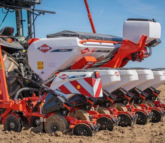 KUHN. KOSMA: un universo di leggerezza