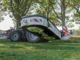 La nuova falciatrice tripla a tamburi KUHN PZ 8831 porta la produttività ad un nuovo livello