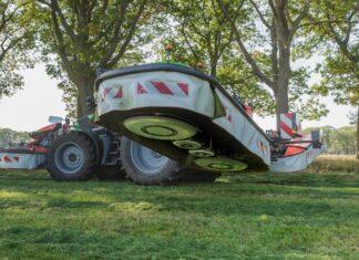 La nuova falciatrice tripla a tamburi KUHN PZ 8831 porta la produttività ad un nuovo livello