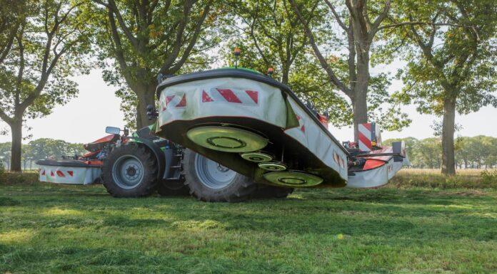 La nuova falciatrice tripla a tamburi KUHN PZ 8831 porta la produttività ad un nuovo livello