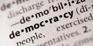 Qual è l’essenza della democrazia?