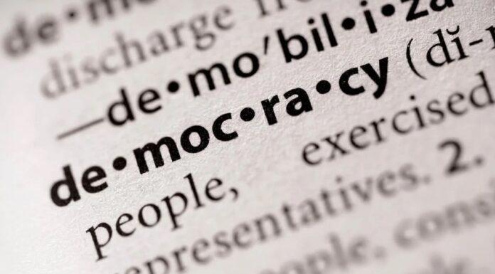 Qual è l’essenza della democrazia?