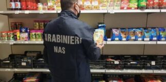 Nel deposito topi ed escrementi, sequestrata una tonnellata di salumi e formaggi