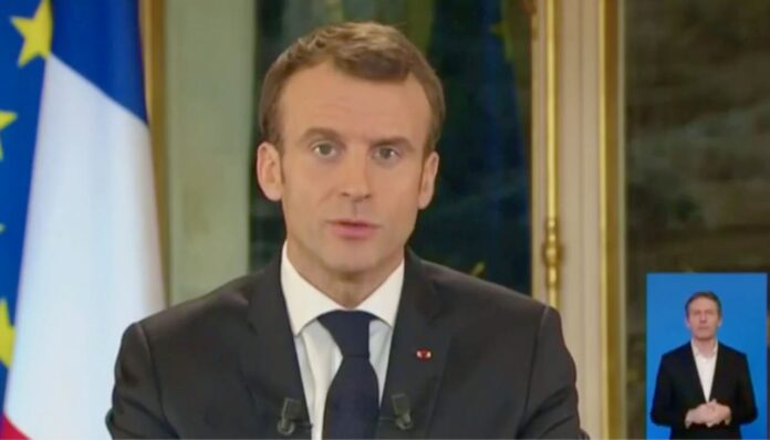 Discorso di Macron 2 di resa ai gilet