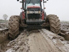 Macchine agricole, mercato in stallo