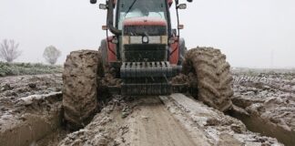 Macchine agricole, mercato in stallo