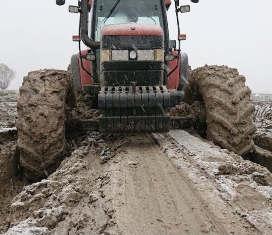 Macchine agricole, mercato in stallo