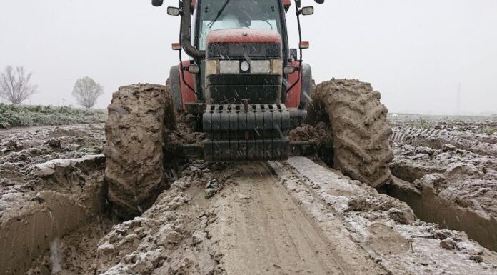Macchine agricole, mercato in stallo