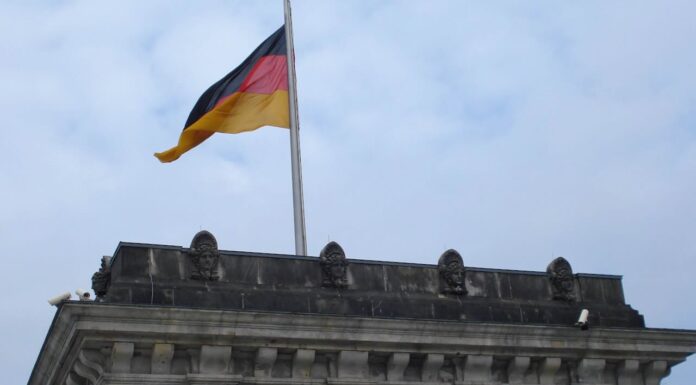 “Disunione Europea” – questi splendidi alleati che barano sui conti ma fan le ramanzine agli altri.