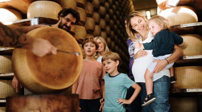 Caseifici Aperti: sabato 7 e domenica 8 ottobre torna l’appuntamento autunnale per scoprire la produzione del Parmigiano Reggiano
