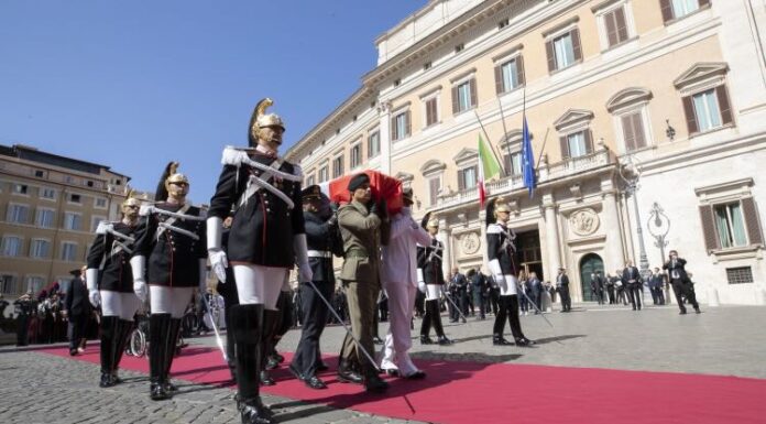 “Il diavolo fa le pentole … e anche i coperchi” – Re Giorgio. Sovrano di un popolo che non gli è riconoscente.