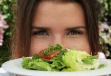 Addio insalata in busta, Ue bandisce le confezioni monouso di frutta e verdura