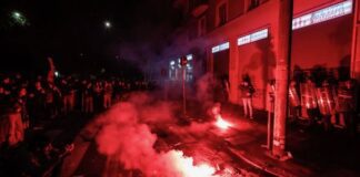 “Il diavolo fa le pentole … e anche i coperchi” – 25 novembre: non c’è stata necessità di controllo del “movimento ondulatorio” dei mezzi di polizia. (video)