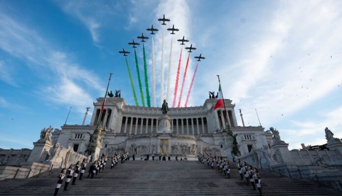 Il sorvolo delle Frecce Tricolori