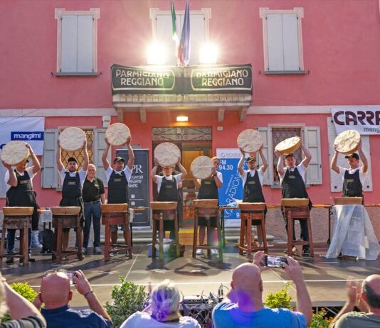 Palio città di Casina: medaglia d’oro ai Parmigiano Reggiano 24 mesi di 4 Madonne Caseificio dell’Emilia di Serramazzoni (MO) e 40 mesi della latteria sociale San Giorgio di Casina (RE)