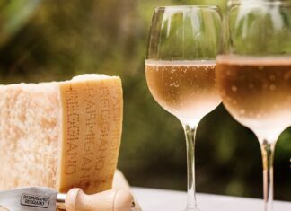 Il Parmigiano Reggiano protagonista a Vinitaly 2025, tra abbinamenti d’eccellenza e promozione del territorio