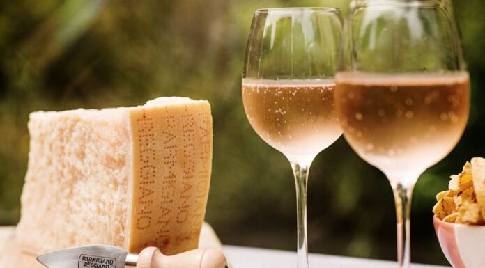 Il Parmigiano Reggiano protagonista a Vinitaly 2025, tra abbinamenti d’eccellenza e promozione del territorio