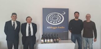 Strada del Casalino, meritato successo durante la presentazione dei vini della Casa Vinicola di Canossa.
