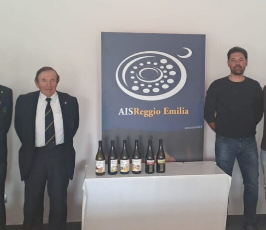 Strada del Casalino, meritato successo durante la presentazione dei vini della Casa Vinicola di Canossa.