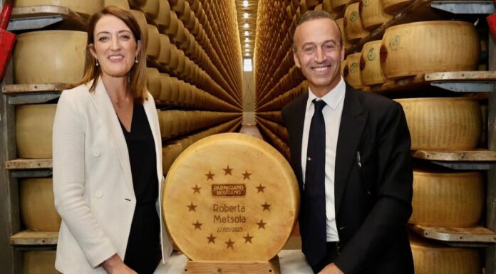Consorzio Del Parmigiano Reggiano: la Presidente Del Parlamento Europeo Roberta Metsola in visita a un caseificio della DOP