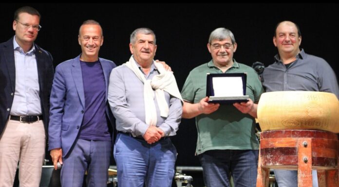 Palio Dei Caseifici di collina della provincia di Parma a Montechiarugolo: medaglia d’oro al Parmigiano Reggiano 24 Mesi del Caseificio Sociale di Monzato Di Traversetolo