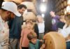Visite guidate, degustazioni e spettacoli: ‘Caseifici Aperti’ torna il 4 e 5 ottobre per scoprire la zona di origine del Parmigiano Reggiano