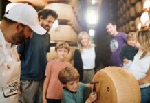 Visite guidate, degustazioni e spettacoli: ‘Caseifici Aperti’ torna il 4 e 5 ottobre per scoprire la zona di origine del Parmigiano Reggiano