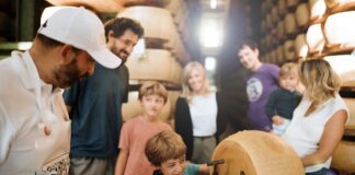 Visite guidate, degustazioni e spettacoli: ‘Caseifici Aperti’ torna il 4 e 5 ottobre per scoprire la zona di origine del Parmigiano Reggiano