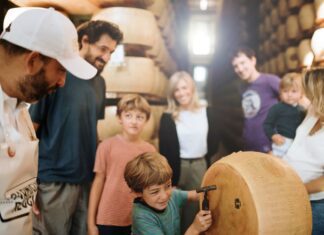 Visite guidate, degustazioni e spettacoli: ‘Caseifici Aperti’ torna il 4 e 5 ottobre per scoprire la zona di origine del Parmigiano Reggiano