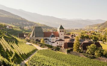 Dalle vigne al chiostro: il fascino senza tempo dell’Abbazia di Novacella