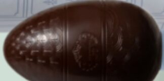 “Frammenti metallici” in Uova al cioccolato