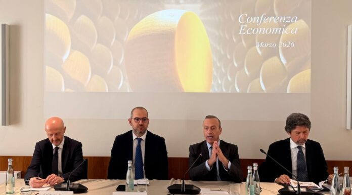 Parmigiano Reggiano: nel 2025 crescono produzione (+2,7%), export (+2,7%) e valore al consumo, mentre frena il mercato domestico (-10%)