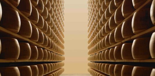 Il Parmigiano Reggiano protagonista alla Milano Design Week 2026: un viaggio sensoriale tra ricerca estetica e alta gastronomia