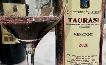 Vinitaly 2026, allo stand Campania una passeggiata nel Taurasi