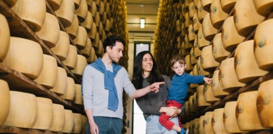 Visite guidate, degustazioni, fitness e attività per bambini: sabato 23 e domenica 24 maggio torna “caseifici aperti”