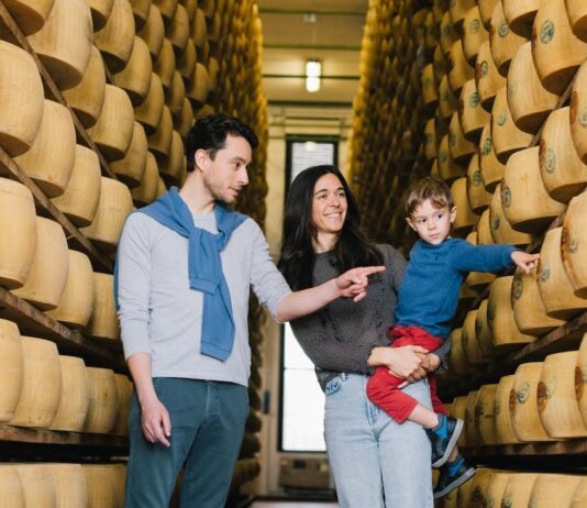 Visite guidate, degustazioni, fitness e attività per bambini: sabato 23 e domenica 24 maggio torna “caseifici aperti”