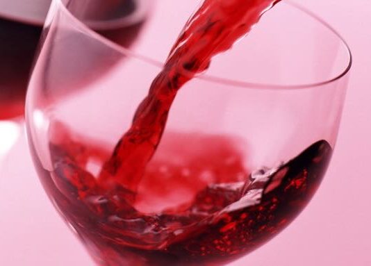 Il crepuscolo dell’en primeur, Bordeaux detta ancora la rotta, ma il capitale cerca nuove strade nel vino italiano