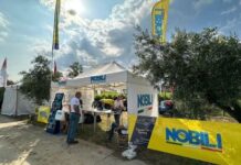 Prove di macchine nel vigneto