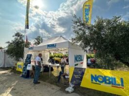 Prove di macchine nel vigneto