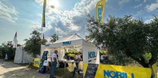 Prove di macchine nel vigneto