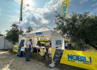 Prove di macchine nel vigneto