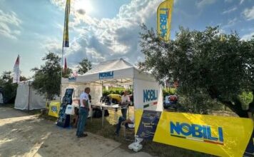 Prove di macchine nel vigneto
