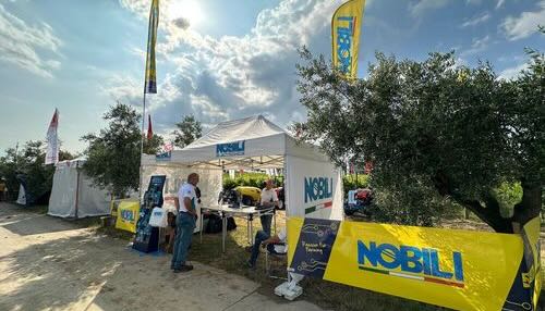 Prove di macchine nel vigneto