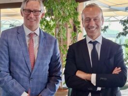 Il Console Generale Degli Stati Uniti Douglass Benning in visita alla filiera del Parmigiano Reggiano